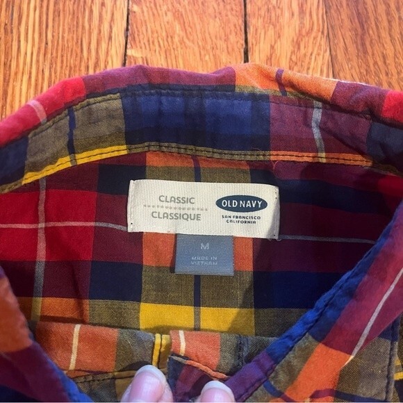 Old Navy Classic Poplin Button-Down Shirt in Clown Size Medium - Picture 7 of 8